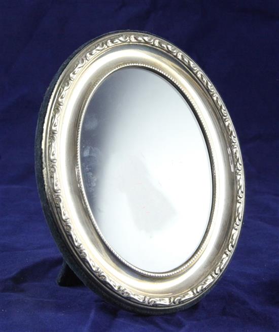 A modern repousse silver oval photograph frame, 6.25in.